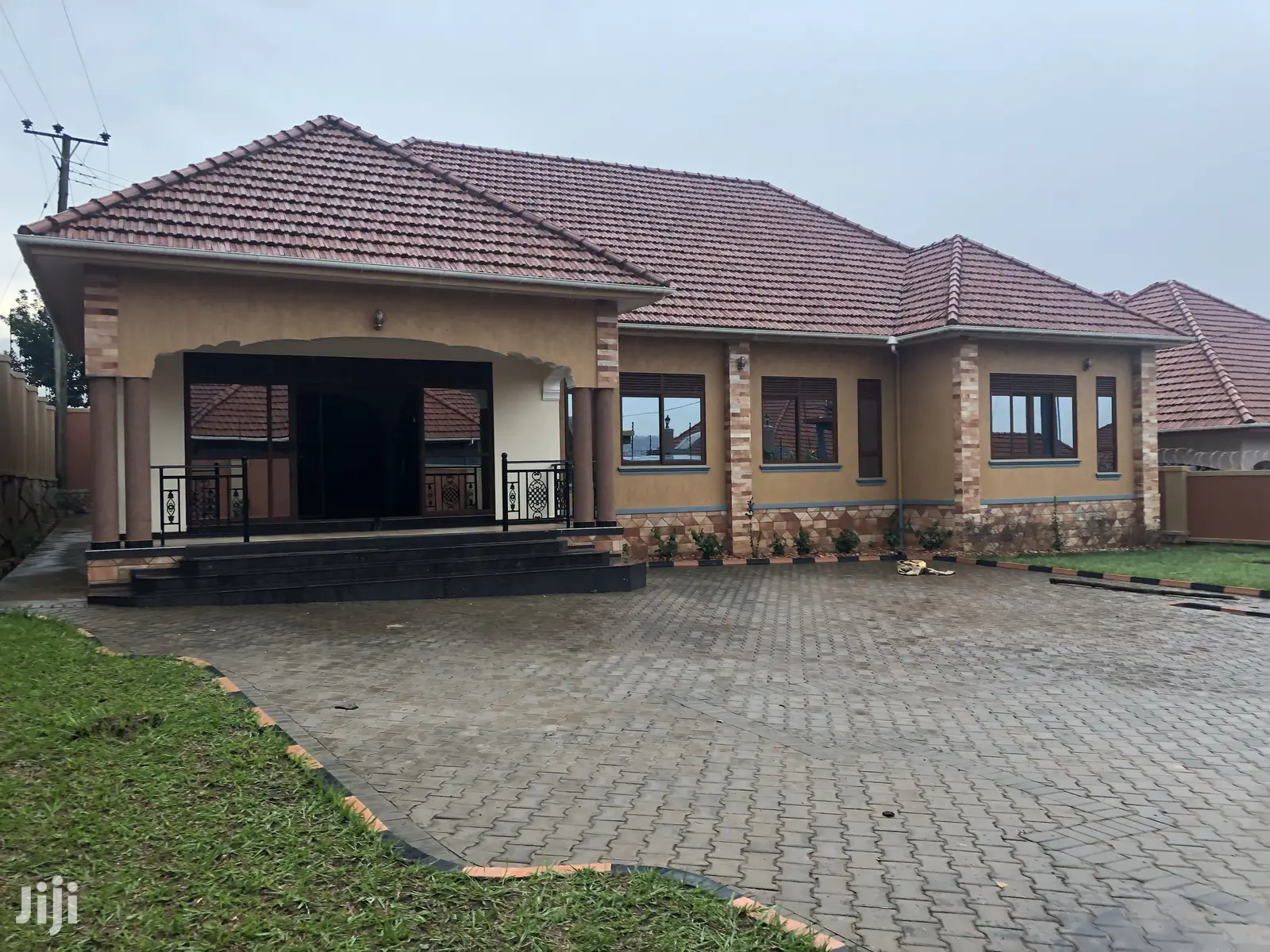 Mutungo Five Star Residential Bungalow on Sale