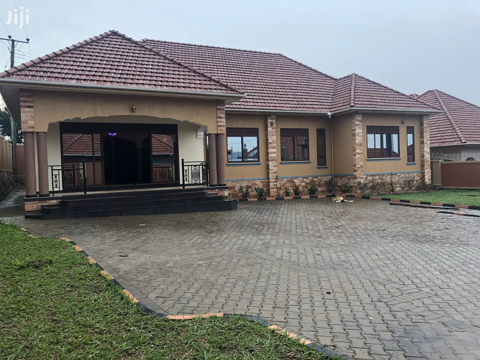 Mutungo Five Star Residential Bungalow on Sale