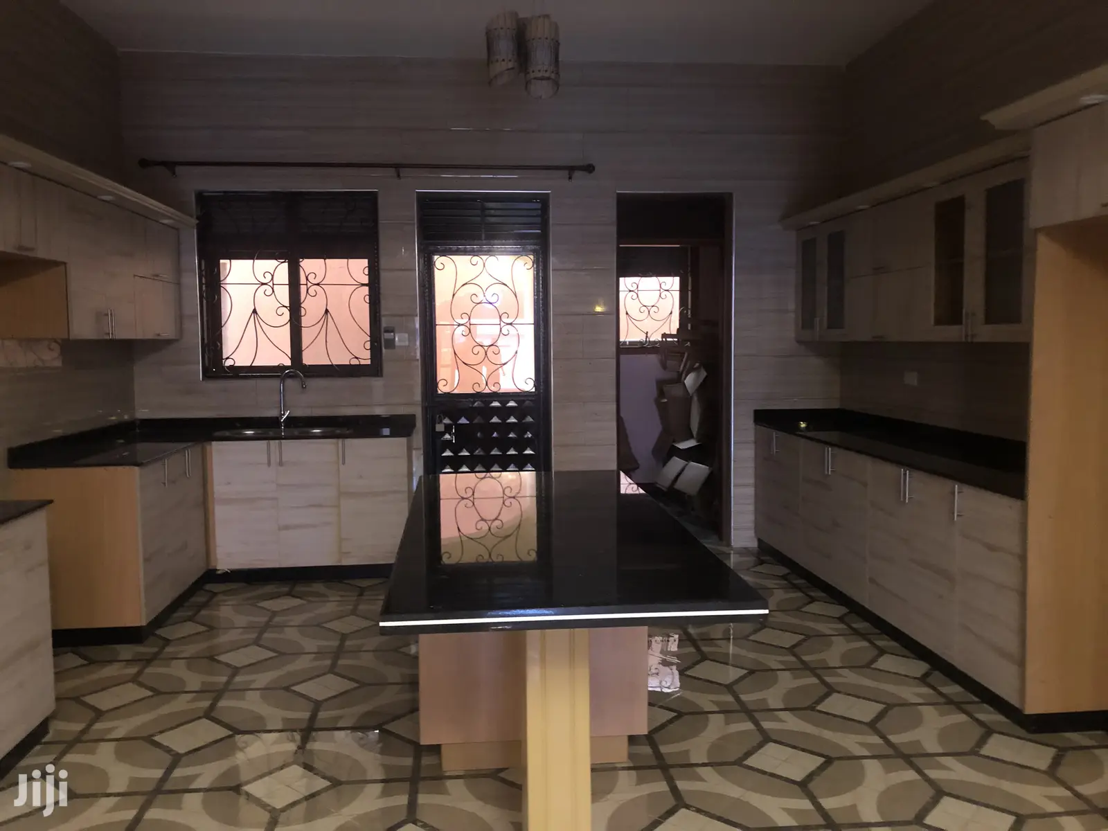 Mutungo Five Star Residential Bungalow on Sale