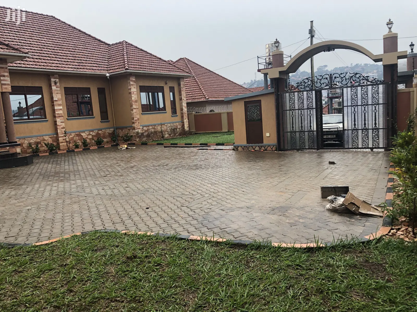 Mutungo Five Star Residential Bungalow on Sale
