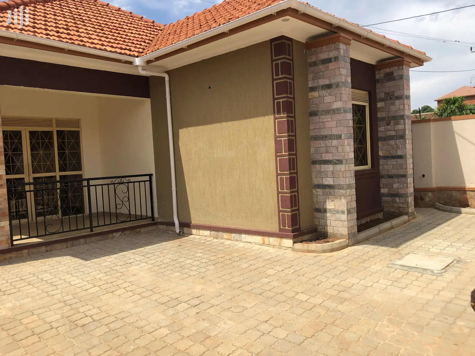 Kira Luxury Bungalow In Tarmacked Neighborhood On Sell