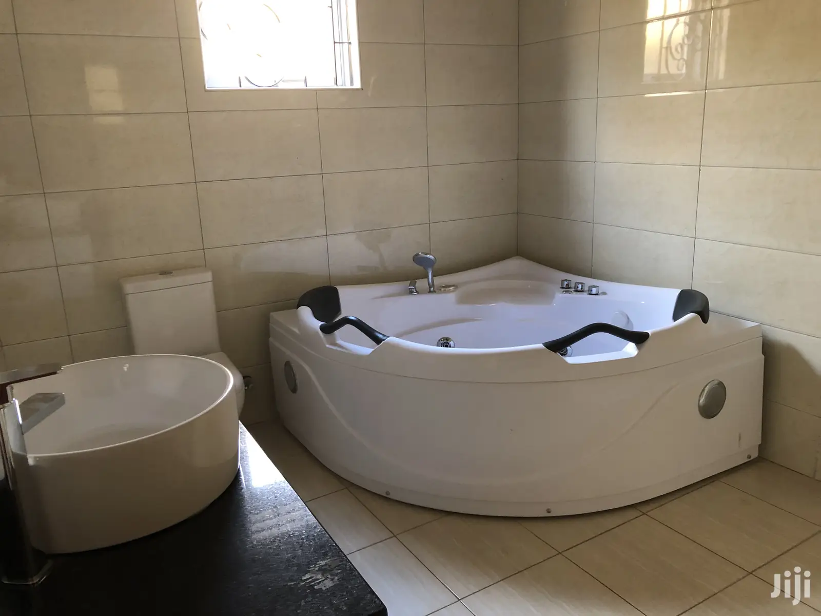 Kira Luxury Bungalow In Tarmacked Neighborhood On Sell