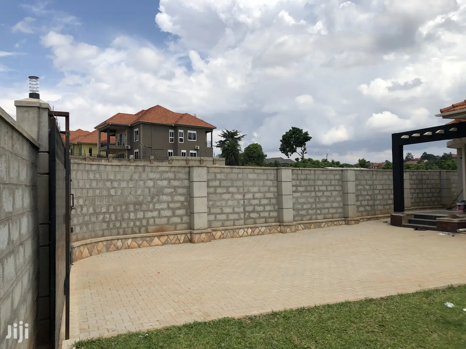 Well Built House in Kiira on Sell