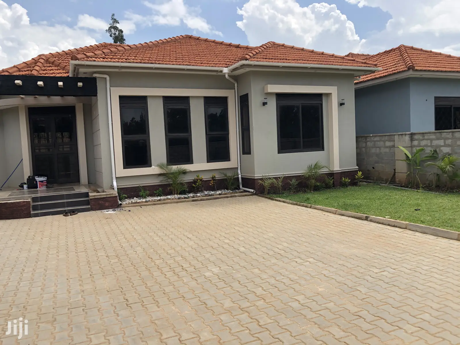 Well Built House in Kiira on Sell