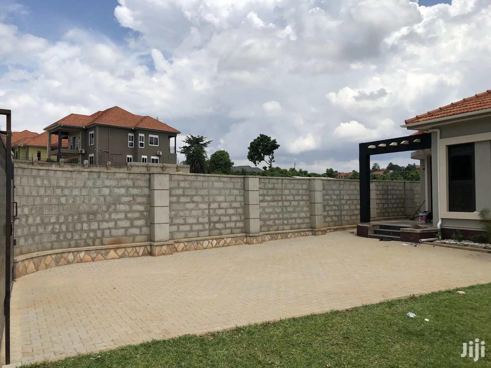 Well Built House in Kiira on Sell
