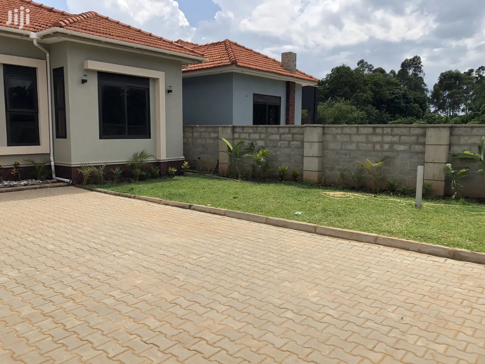 Well Built House in Kiira on Sell