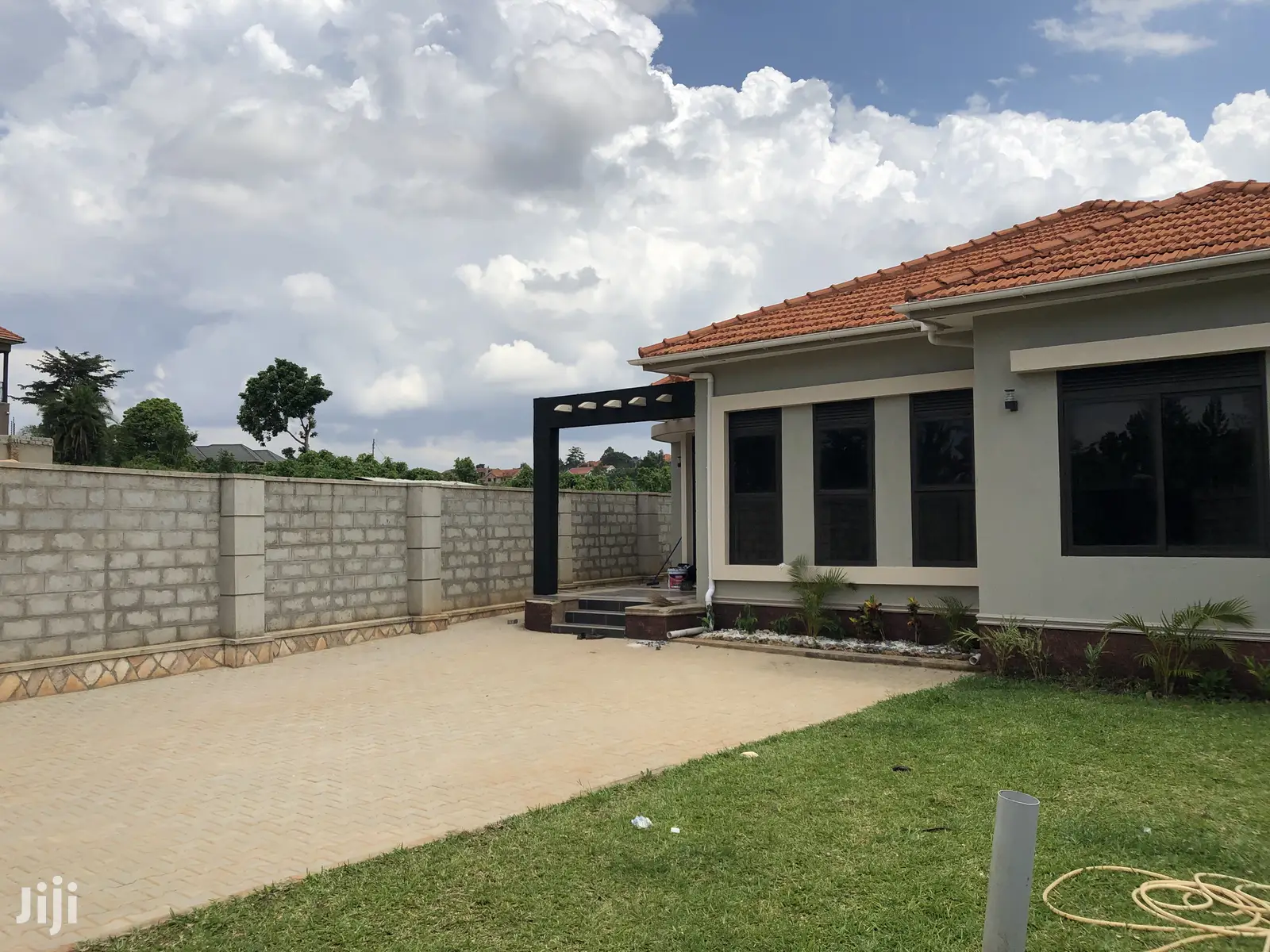 Well Built House in Kiira on Sell