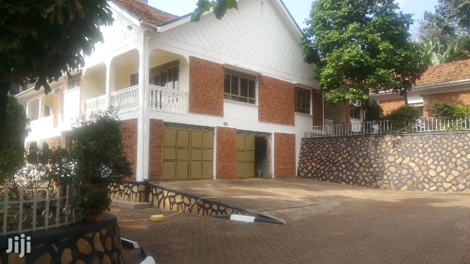 5 Bedroom Mansion In Ntinda For Rent