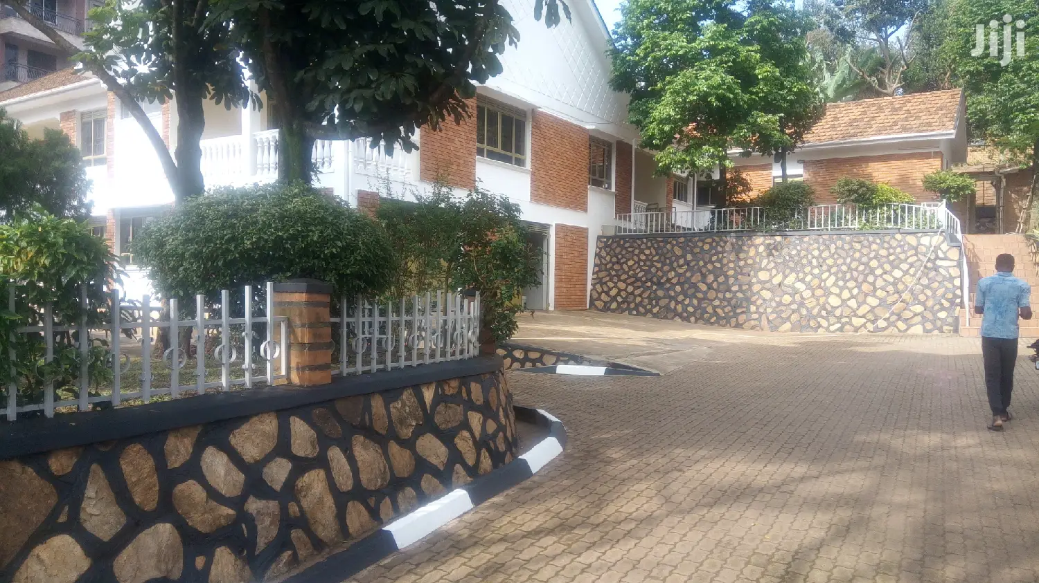 5 Bedroom Mansion In Ntinda For Rent