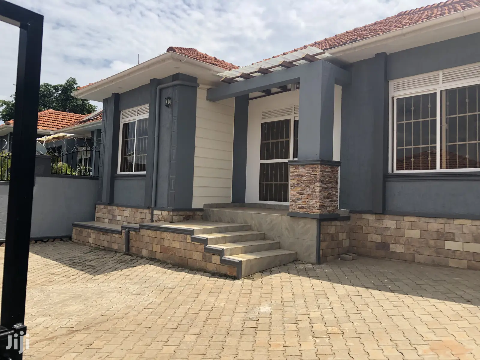 Kira Diplomat Neighborhood House on Sell
