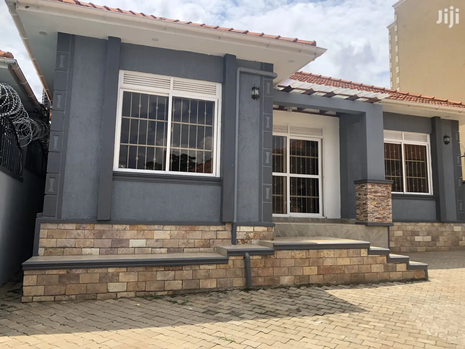 Kira Diplomat Neighborhood House on Sell