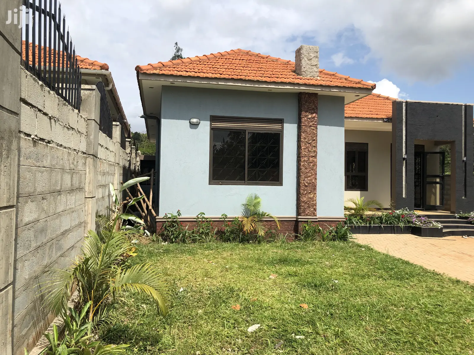 Posh Home in Kira for Sale