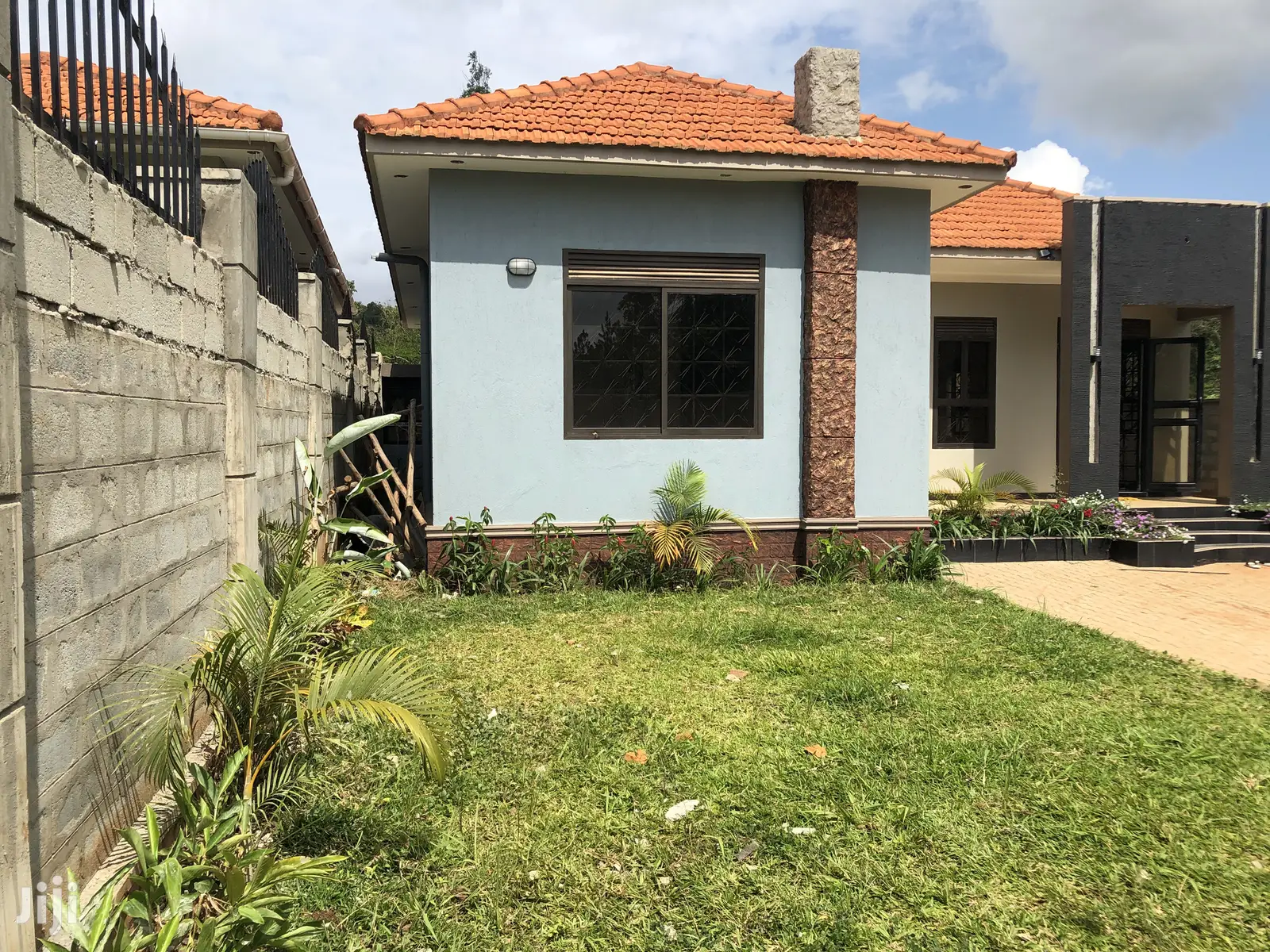 Posh Home in Kira for Sale