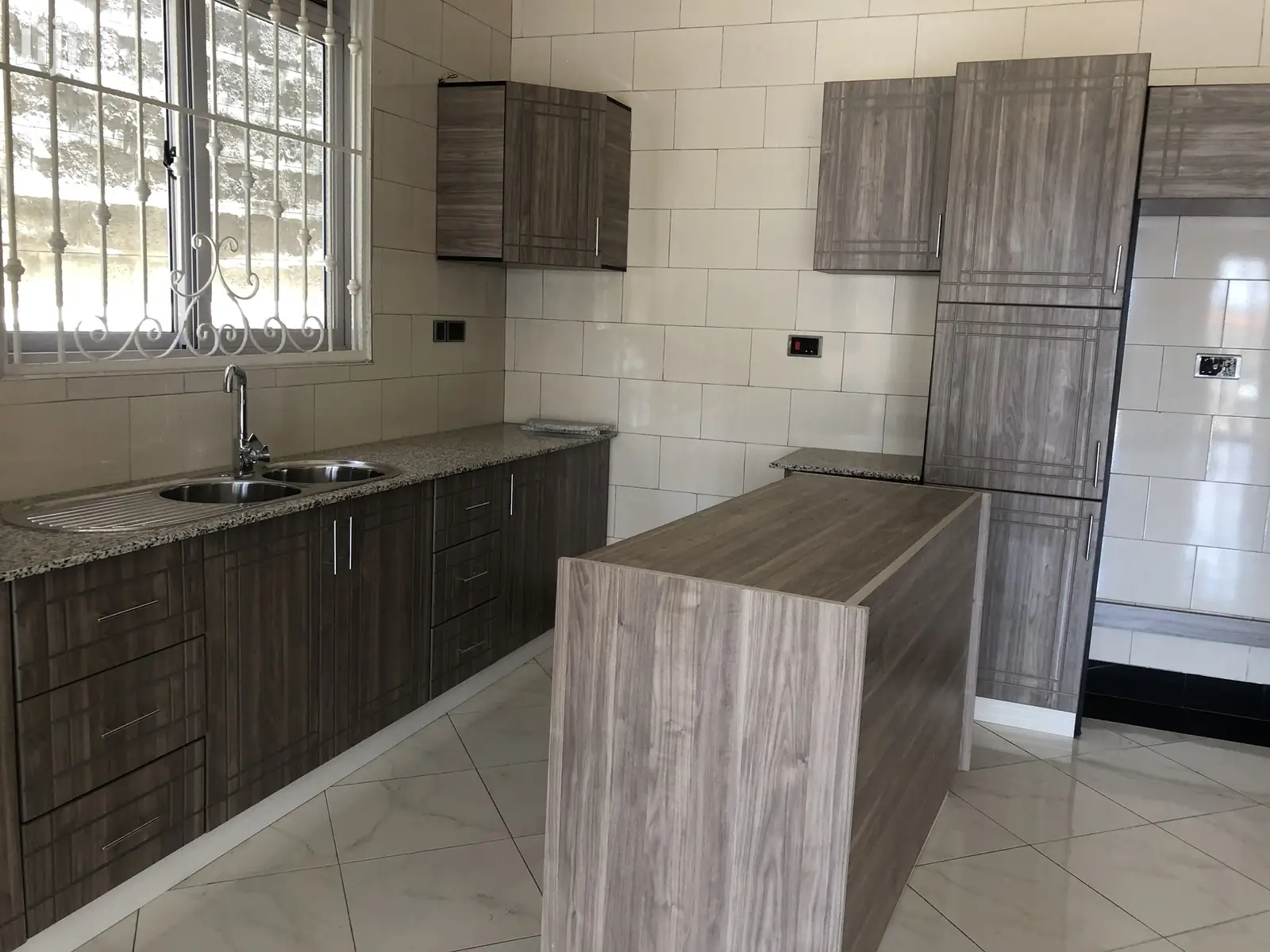 Posh Home in Kira for Sale