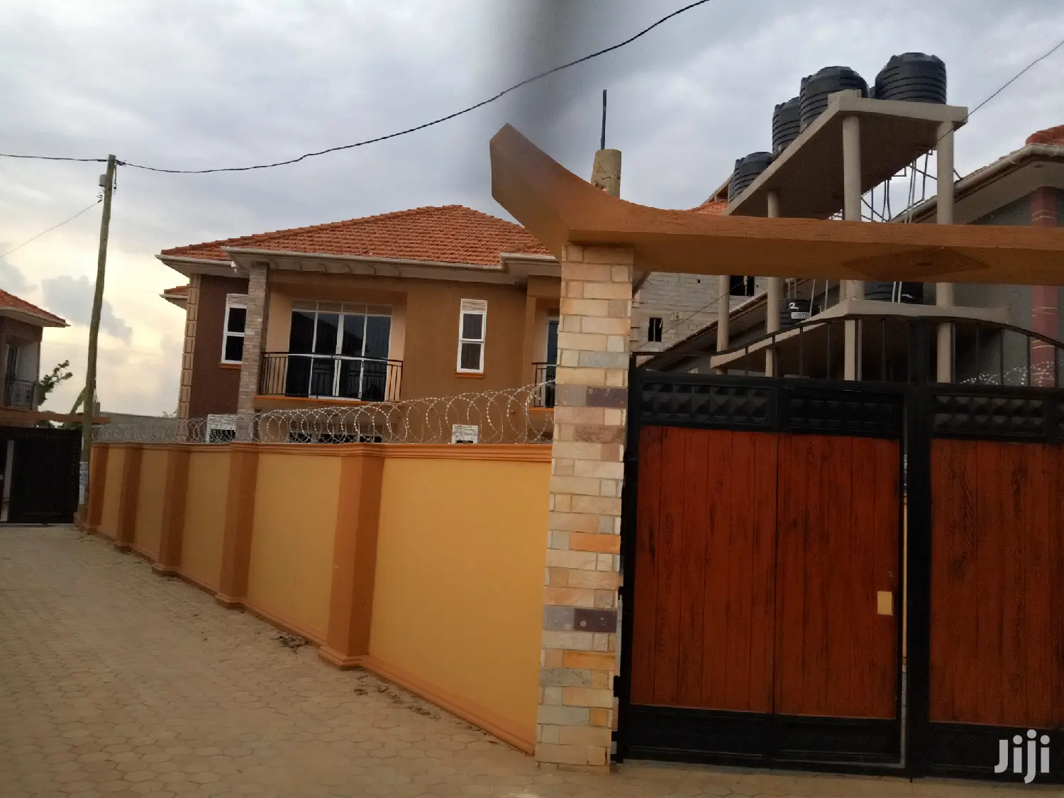 Kiira Posh 6 Bedrooms Mansion on Sale