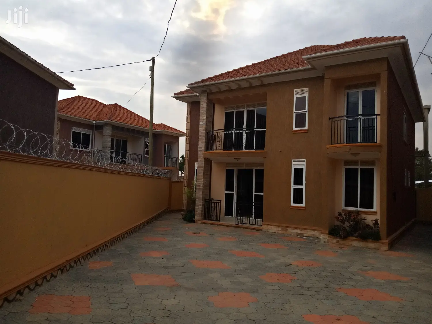 Kiira Posh 6 Bedrooms Mansion on Sale