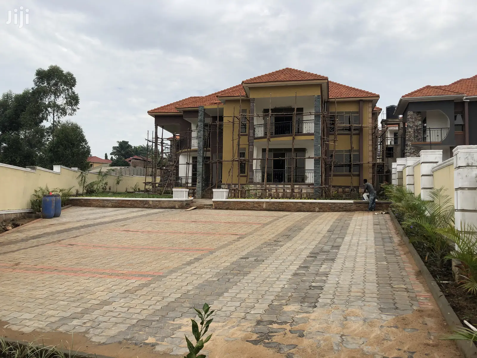 Kiwature Gigantic Mansion On Sell