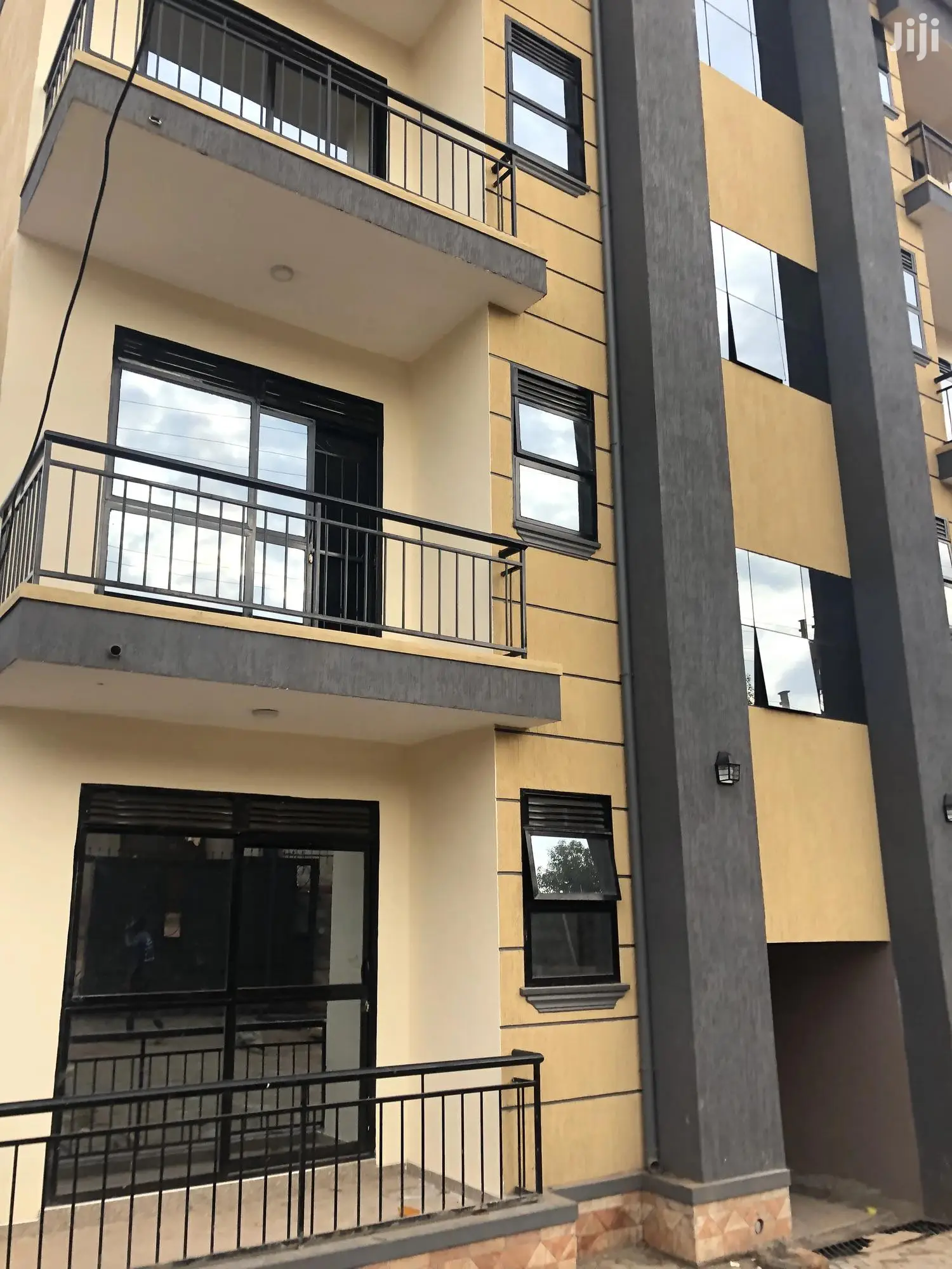 Kiwature Eight Unit Apartment Building On Sell
