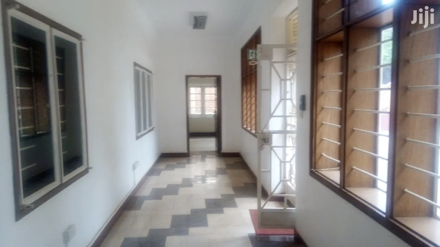 10bdrm Maisonette in Kololo Property, Central Division for Rent