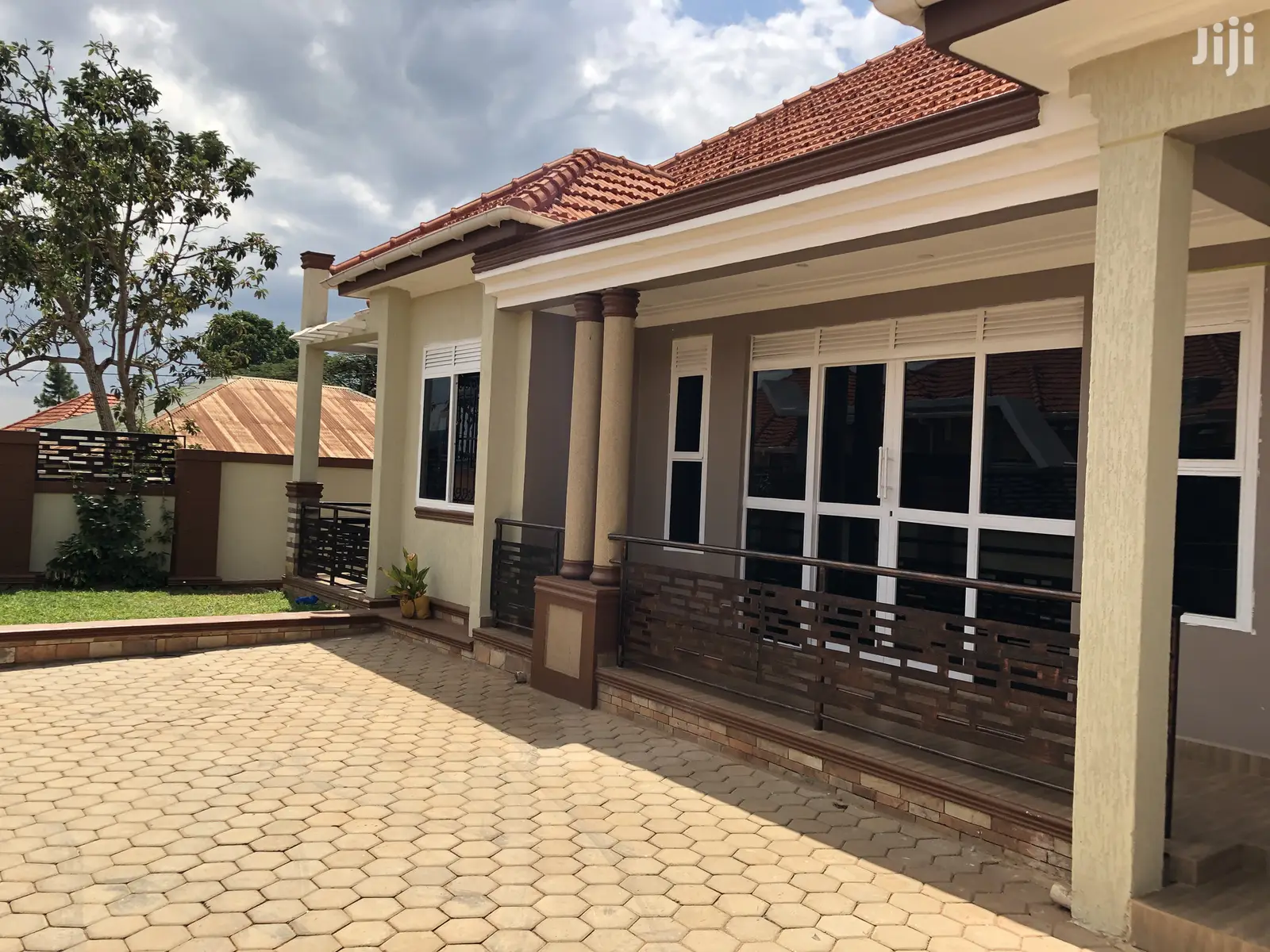 Kira Mamerito Road Pretty Bungalow on Sell
