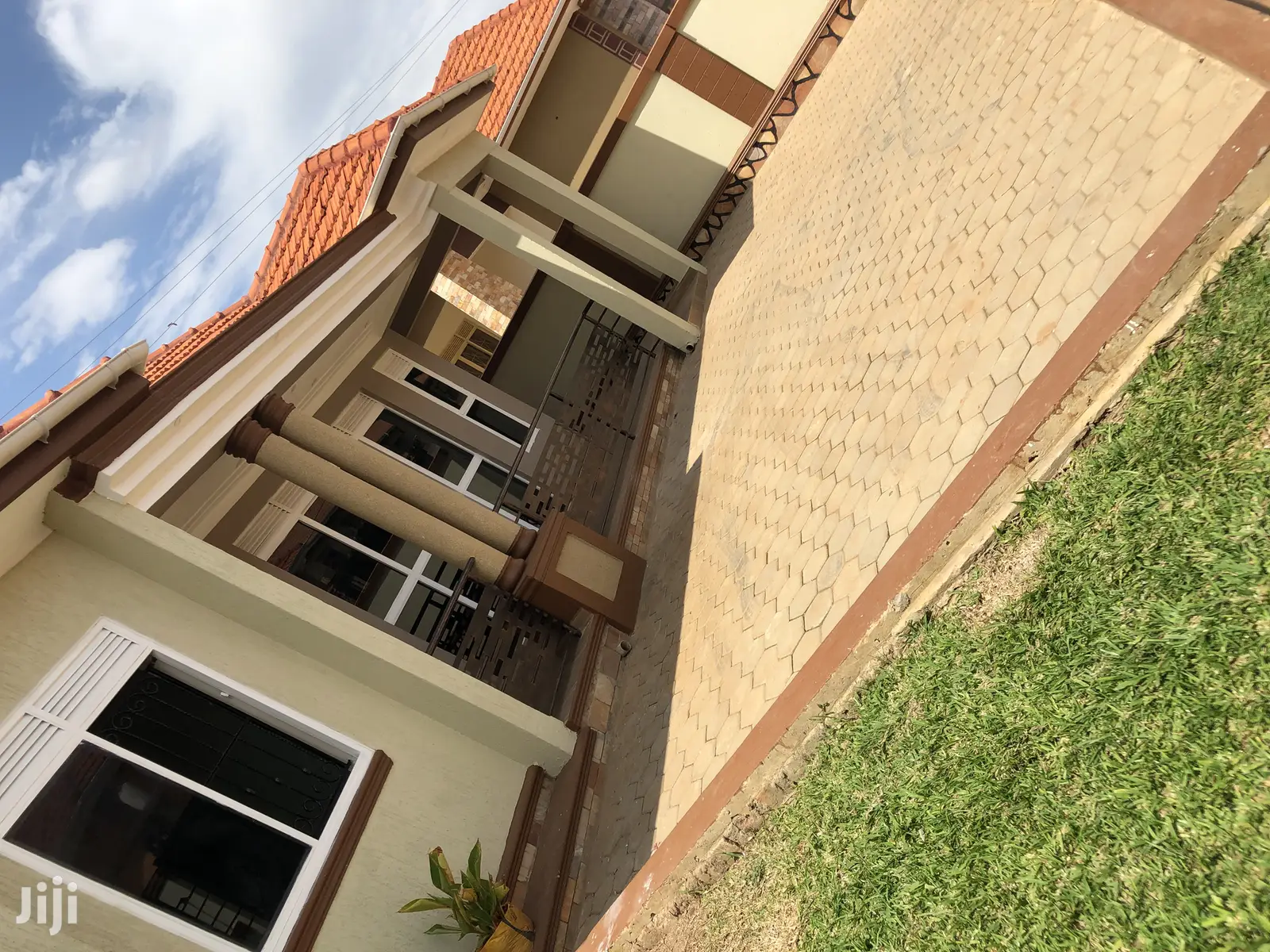 Kira Mamerito Road Pretty Bungalow on Sell