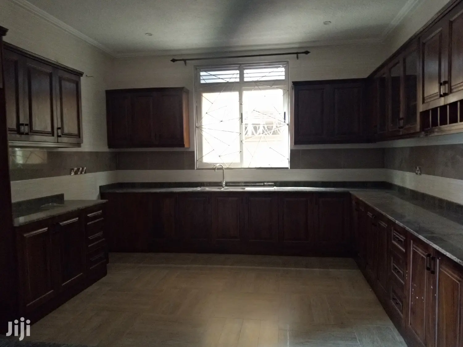 Kiira 6 Bedrooms Palatial Mansion on Sell