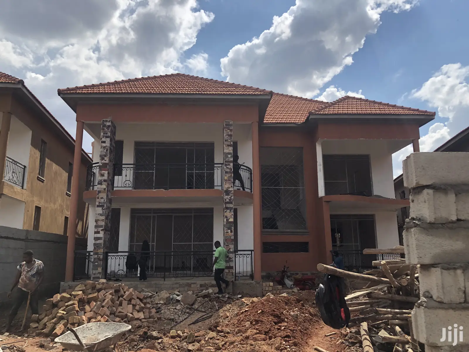Corporate Six Bedroom Mansion in Kira for Sell