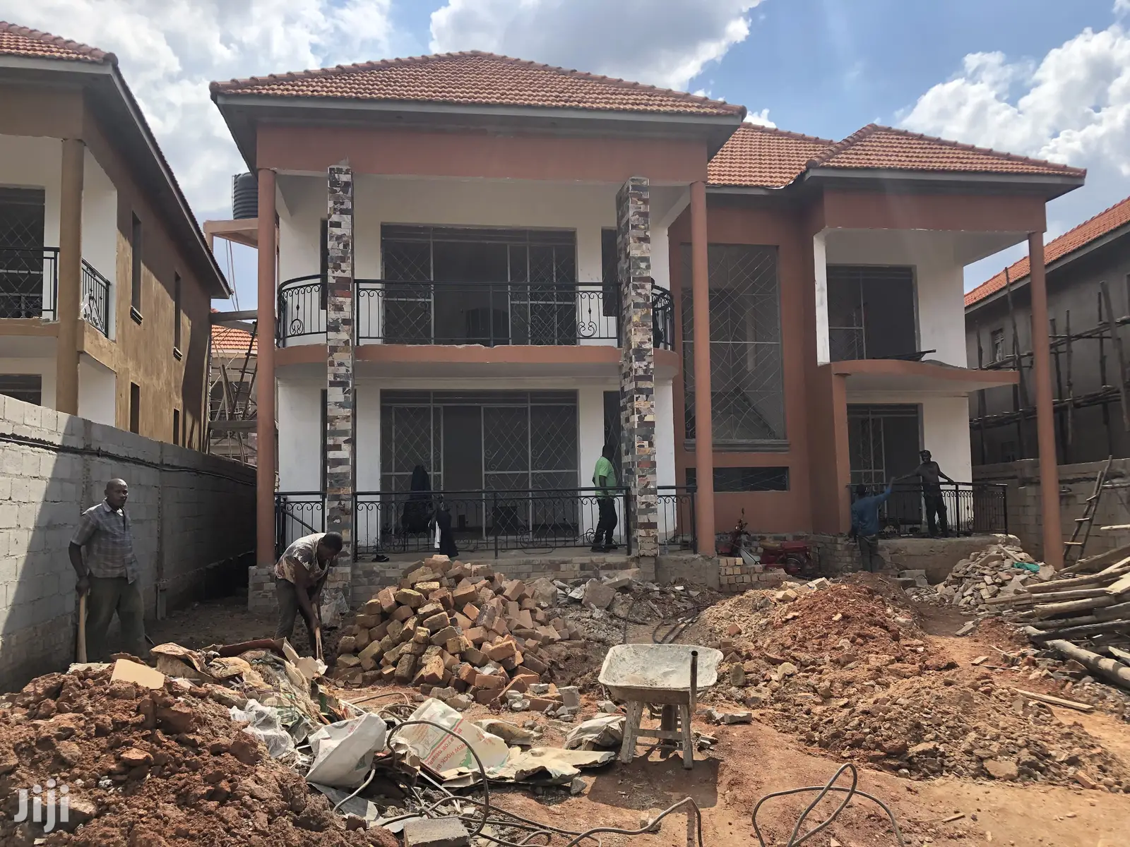 Corporate Six Bedroom Mansion in Kira for Sell