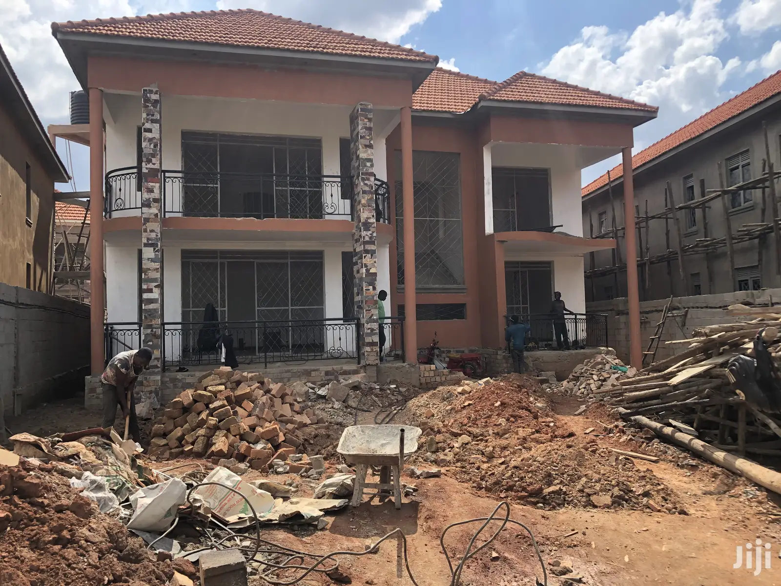 Corporate Six Bedroom Mansion in Kira for Sell