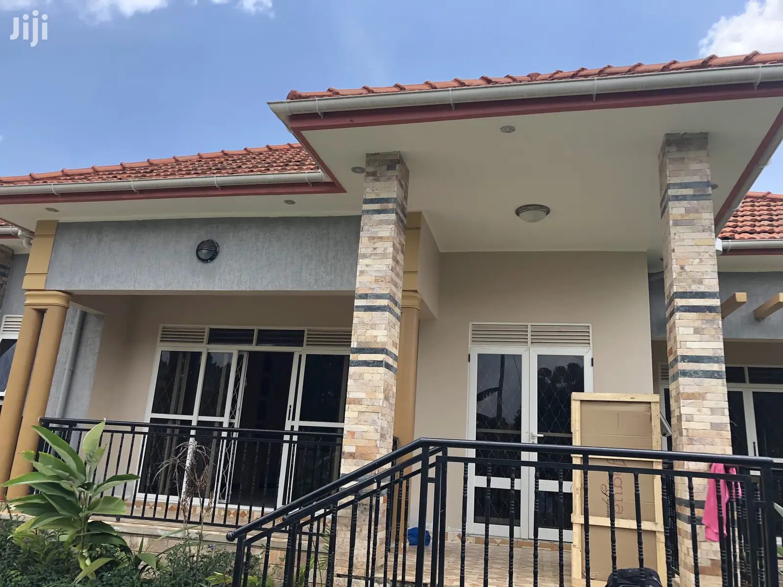 Kiira Lovely Mansion With Four Bedrooms on Sell