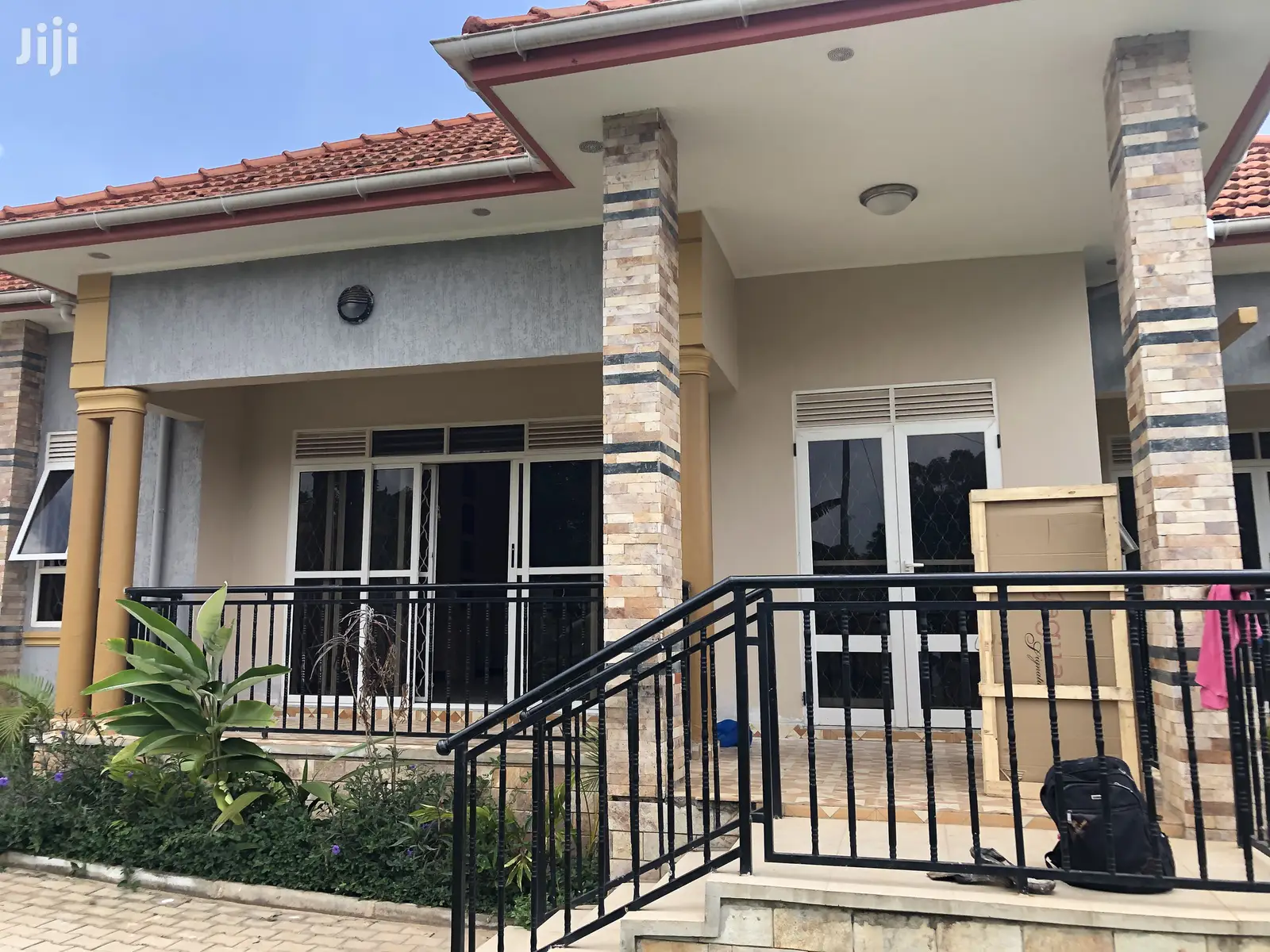 Kiira Lovely Mansion With Four Bedrooms on Sell