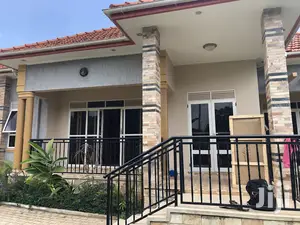 Kiira Lovely Mansion With Four Bedrooms on Sell