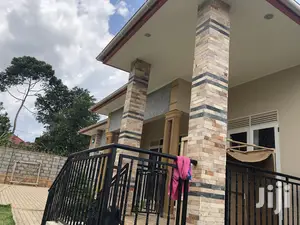 Kiira Lovely Mansion With Four Bedrooms on Sell