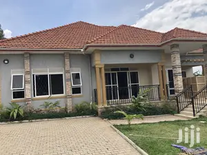 Kiira Lovely Mansion With Four Bedrooms on Sell
