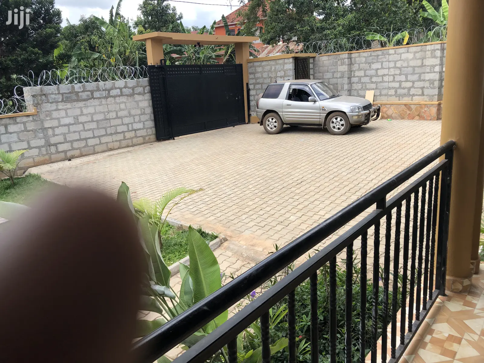 Kiira Lovely Mansion With Four Bedrooms on Sell