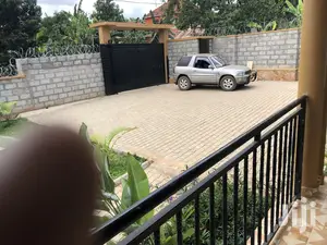 Kiira Lovely Mansion With Four Bedrooms on Sell