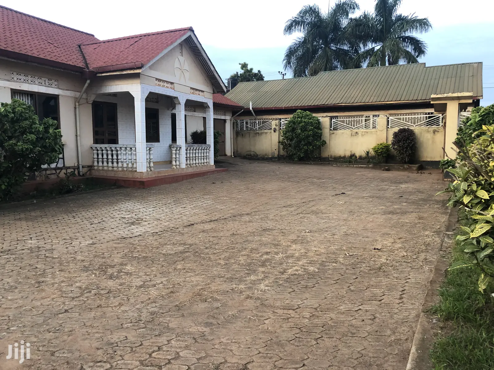 29 Decimals House In Bweyogerere Near Tarmack On Sell