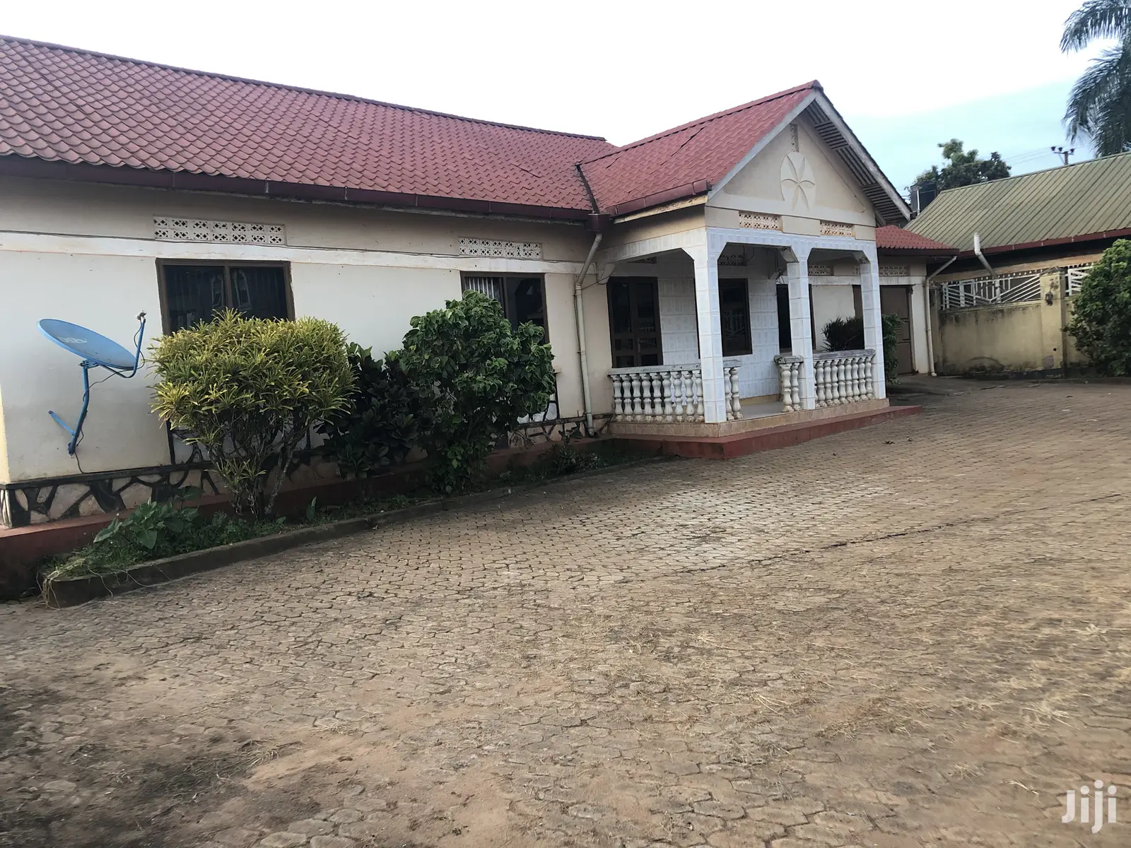 29 Decimals House In Bweyogerere Near Tarmack On Sell