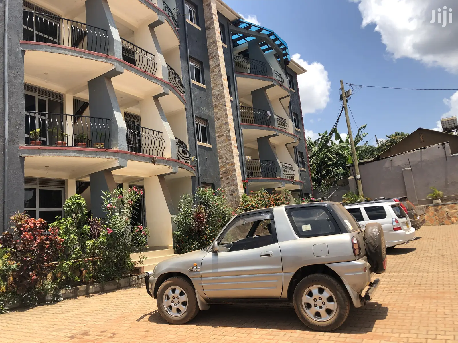 16 Unit Apartments In Kyaliwajjara On Sell