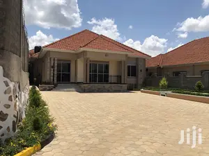 Kiira Classy Residence In Tarmack Area On Sell