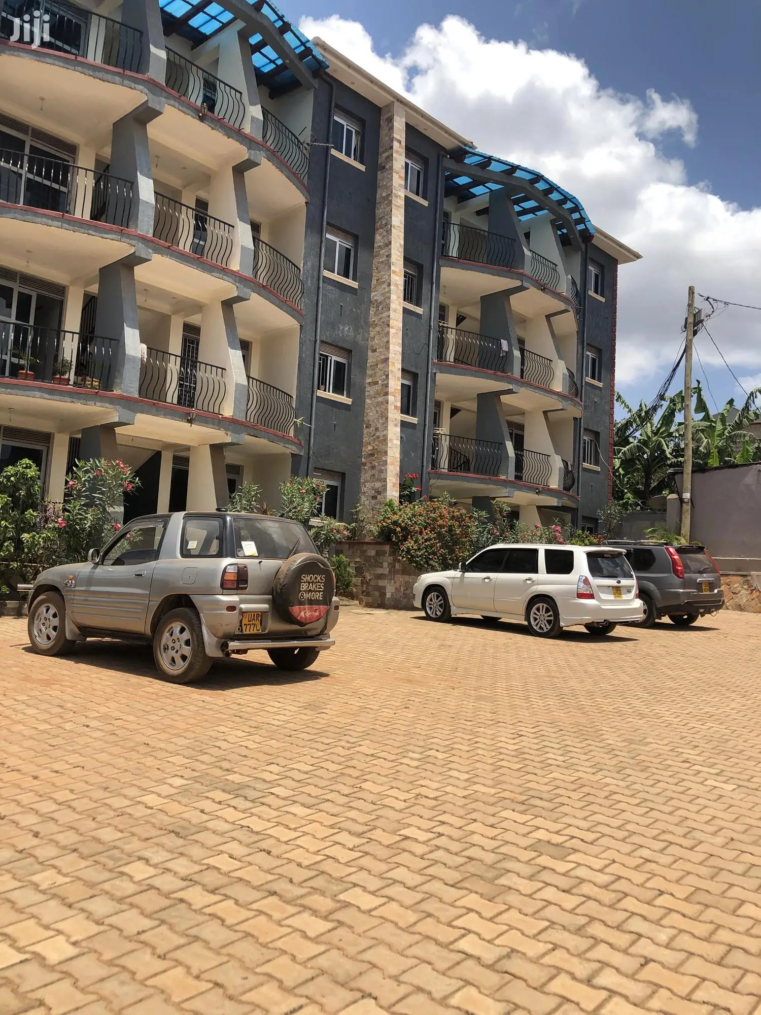 16 Unit Apartments In Kyaliwajjara On Sell