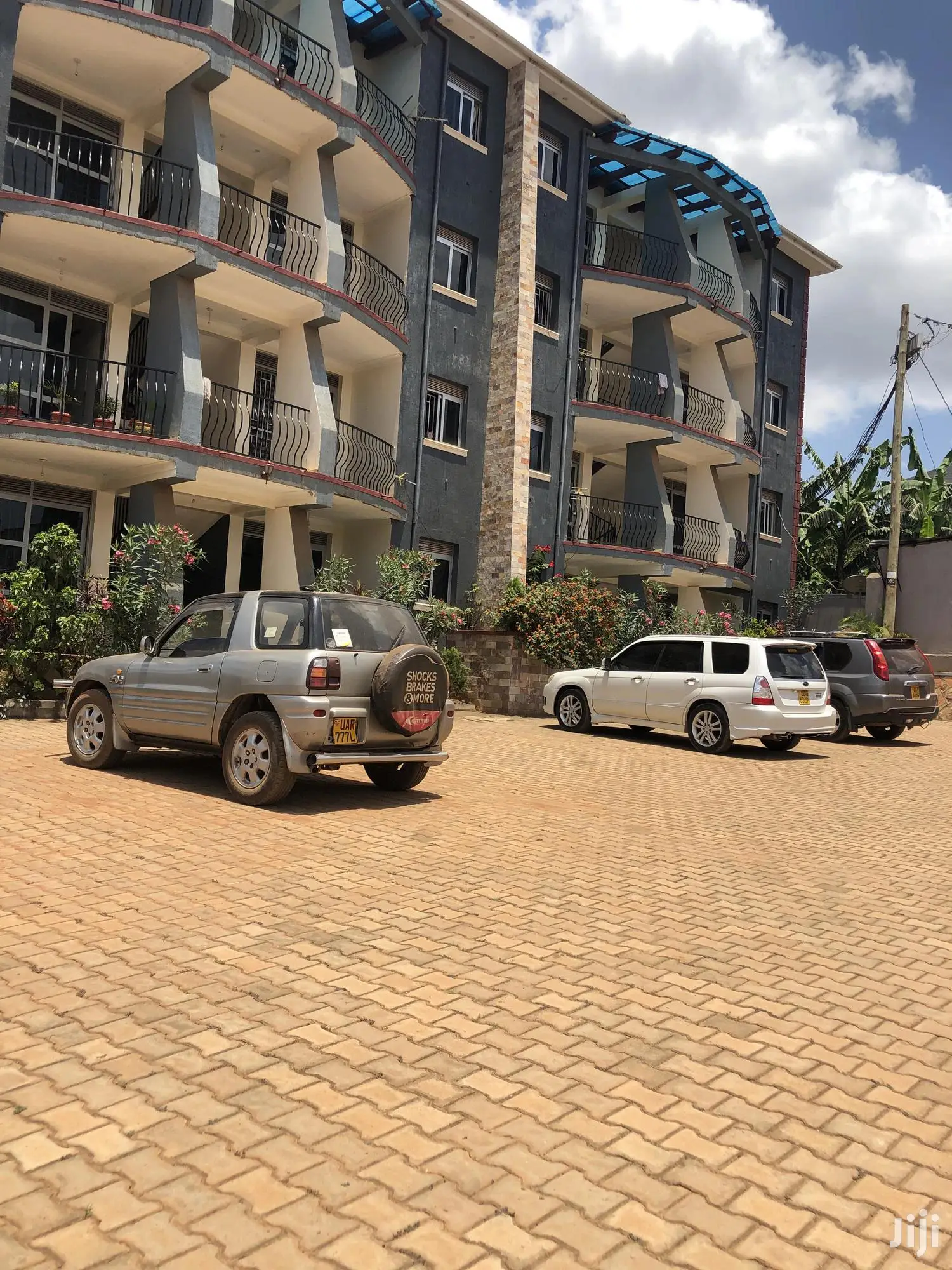 16 Unit Apartments In Kyaliwajjara On Sell