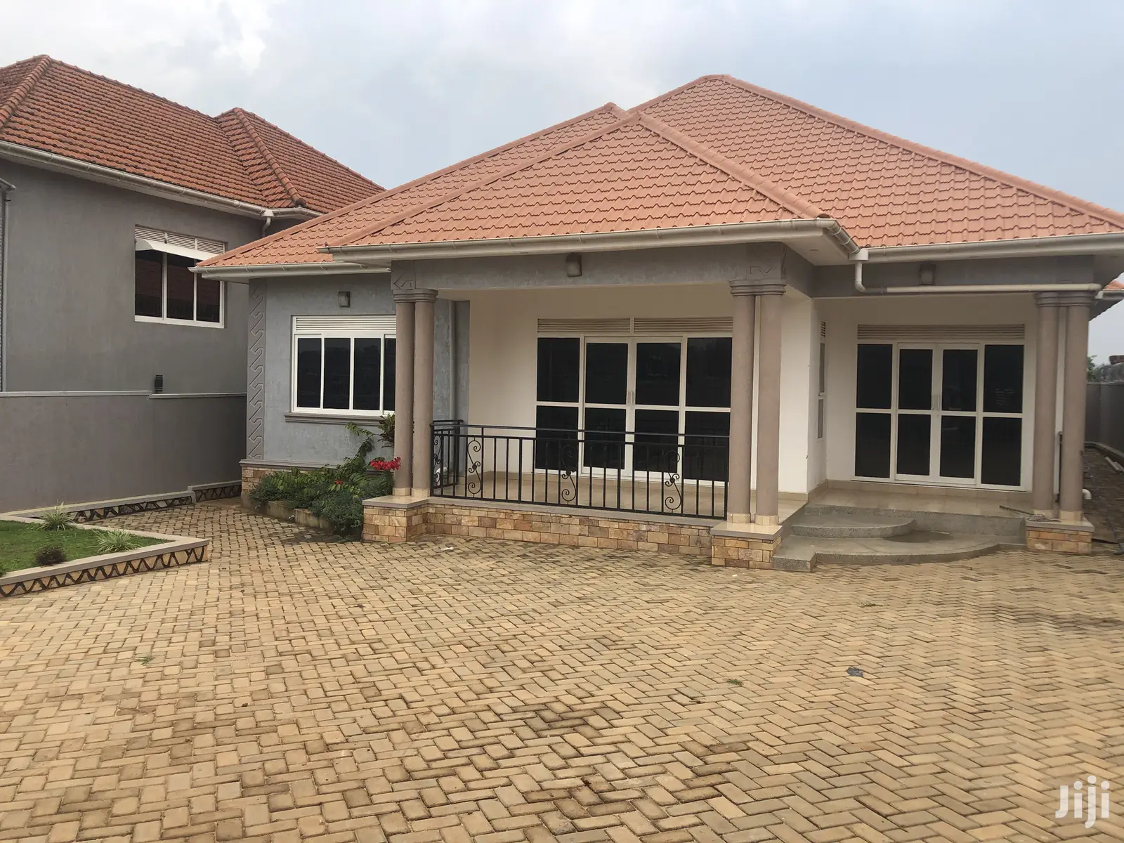 Kiira Beautiful Home With Compound on Sell