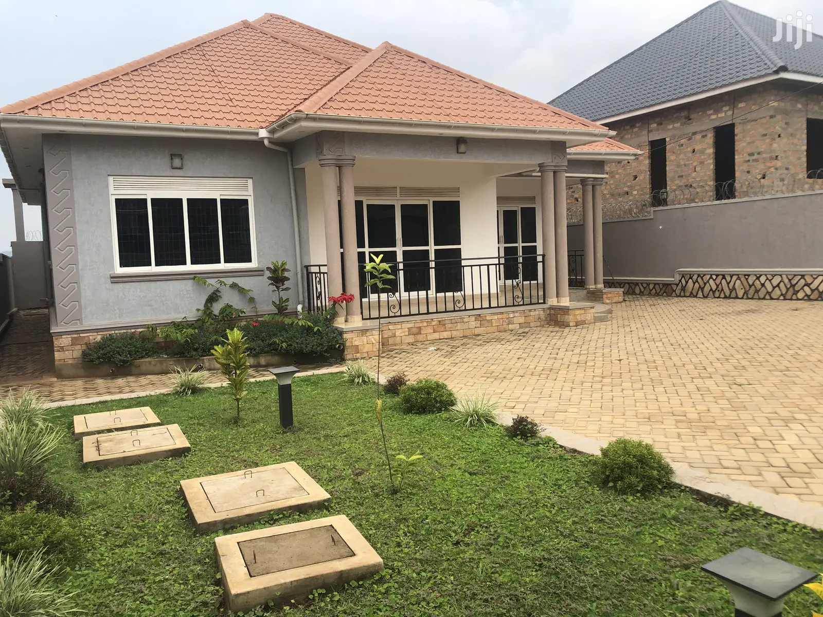 Kiira Beautiful Home With Compound on Sell