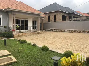 Kiira Beautiful Home With Compound on Sell