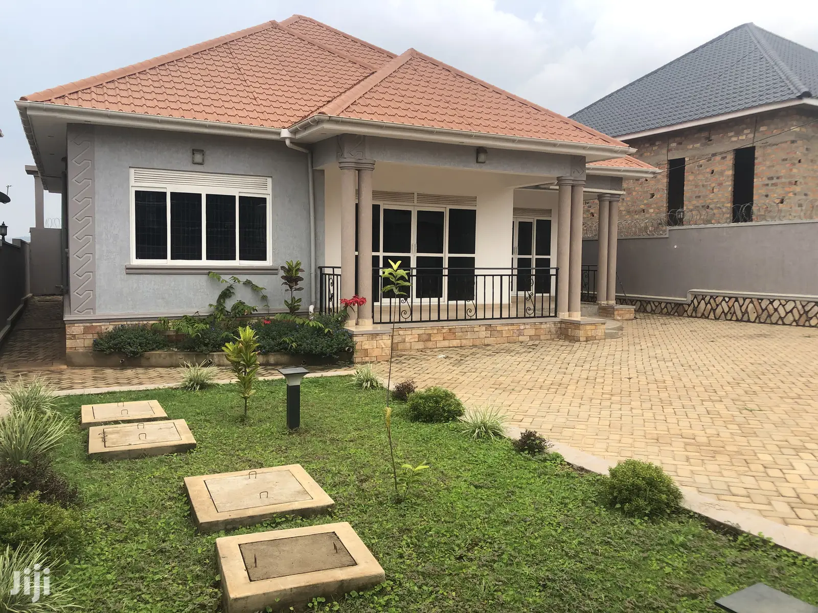 Kiira Beautiful Home With Compound on Sell