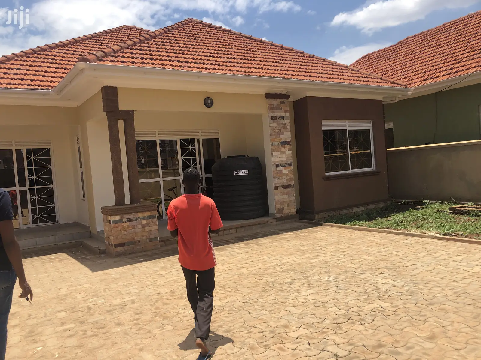 Decent House in Kiira on Sell