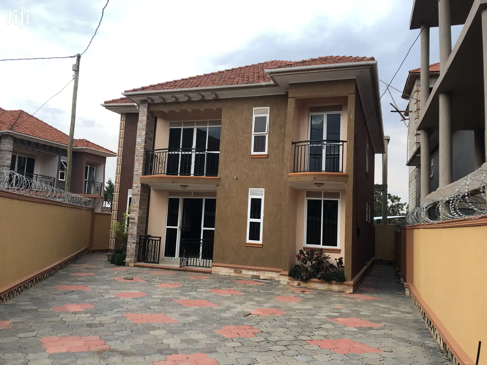 Kiiira Mansion Of 6 Bedrooms On Sell