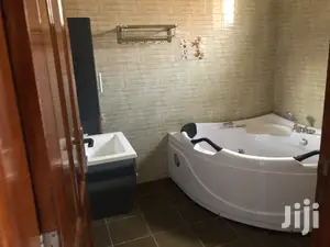 Kiiira Mansion Of 6 Bedrooms On Sell