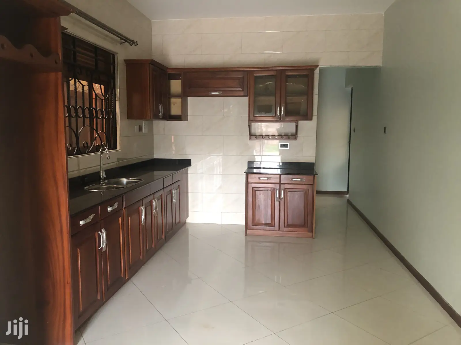 Kiira Hot Six Bedrooms Castle On Sell